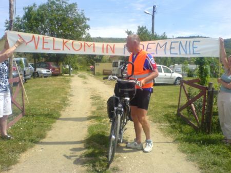 A pedalat 2.052 kilometri pentru a ajuta o familie săracă