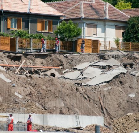 Alunecare de teren supervizată permanent