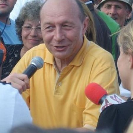 Băsescu a graţiat trei persoane, din motive umanitare