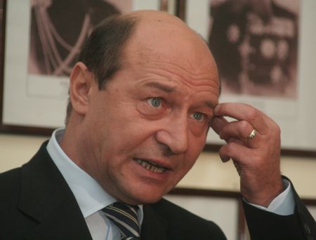 Băsescu: "Candidatura nu trebuie alimentată de PDL"