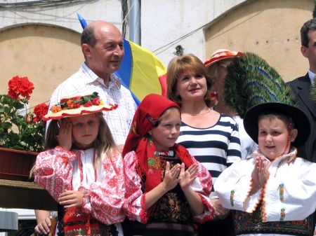 Băsescu: Marinarii sunt respectaţi în Grecia