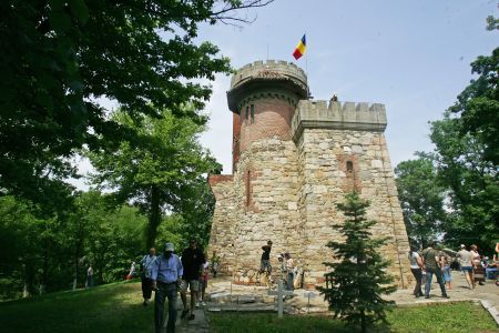 Castelul „Ţepeş”, sub asaltul bucureştenilor