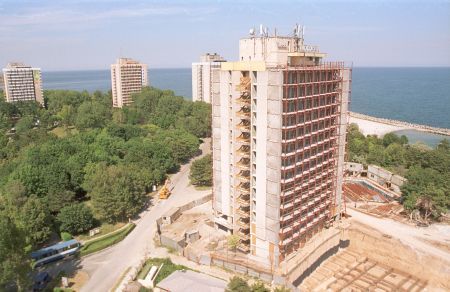 Construcţiile „au îngheţat” şi pe litoral