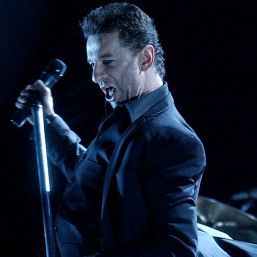 Dave Gahan spitalizat în New York