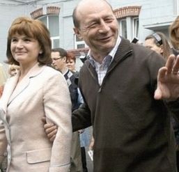 Familia Băsescu, pe promenada din Mamaia