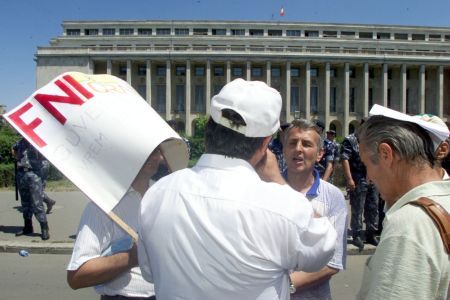 Fără bani pentru păgubiţii FNI