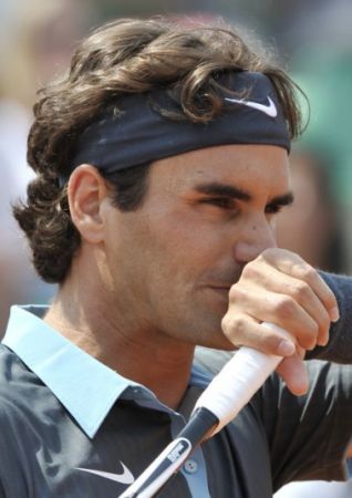 Federer, învins de ploaie şi de Djokovici