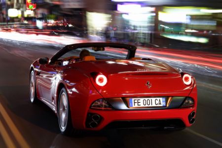 Ferrari California vine la Otopeni