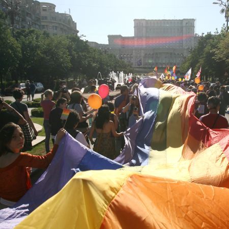 Homosexualii români nu mai vor să se arate