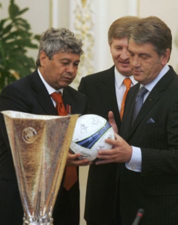 Lucescu: „Manchester este favorită cu Barça!”