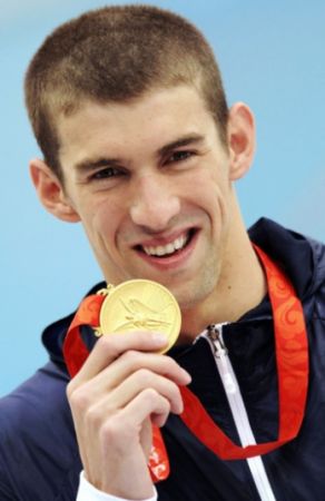 Michael Phelps iese la suprafaţă