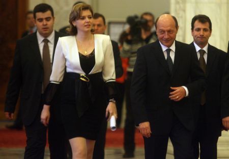 Pesediştii, iritaţi că Roberta pozează în şef al deputaţilor