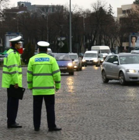 Poliţişti agresaţi de miliţieni