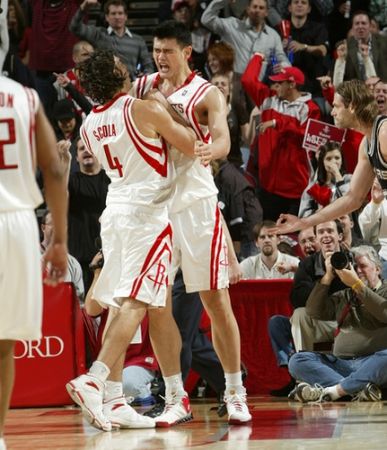 Rockets şi Magic merg mai departe în playoff-ul NBA