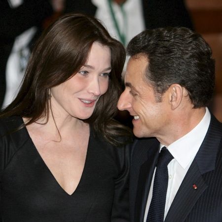 Sarkozy, dezmierdat şi alintat de Carla | VIDEO