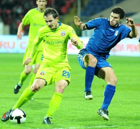 Steaua bate cu arbitrii