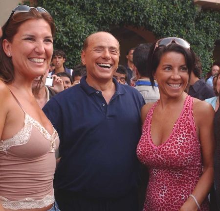 Berlusconi şi Patrizia, sex în „patul cel mare”