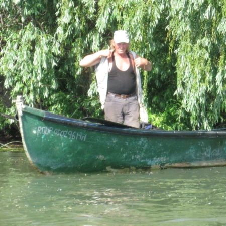 Braţele Dunării nu îi strâng alături pe oamenii Deltei