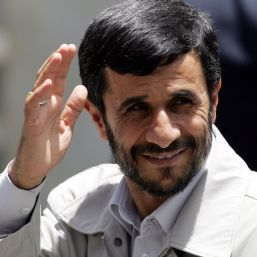 Ciocniri la Teheran. Ahmadinejad victorios