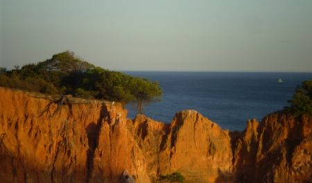 Cum ajungi, unde te cazezi şi ce poţi vizita pe coasta lusitană