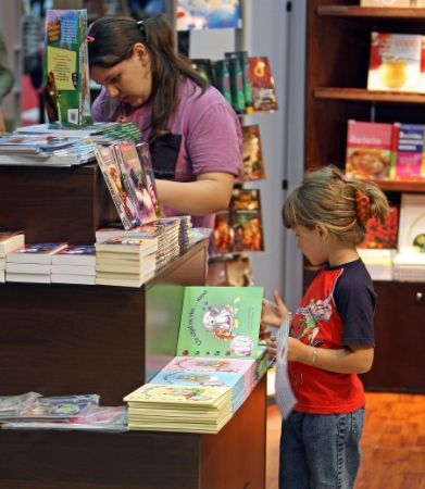 Diavolul şi ucenicul său vin la Bookfest | VIDEO