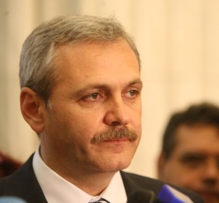 Dragnea şi-a cerut scuze „printre dinţi”, PDL s-a făcut că le acceptă