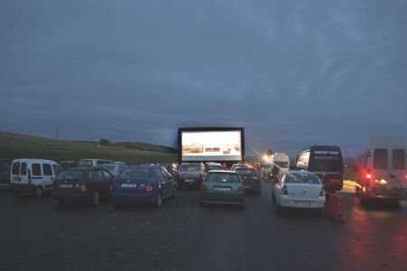 „Drive-in” cu Van Damme pe Autostrada Transilvania