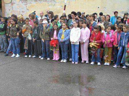 Elevii romi, mutaţi forţat şi discriminaţi la un liceu elitist