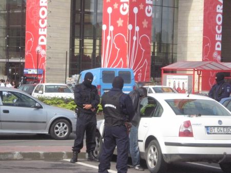 Focuri de armă la Iulius Mall Suceava