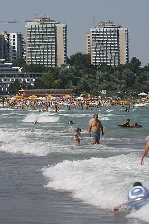 Hotelurile de la mare, deschise cu de-a sila