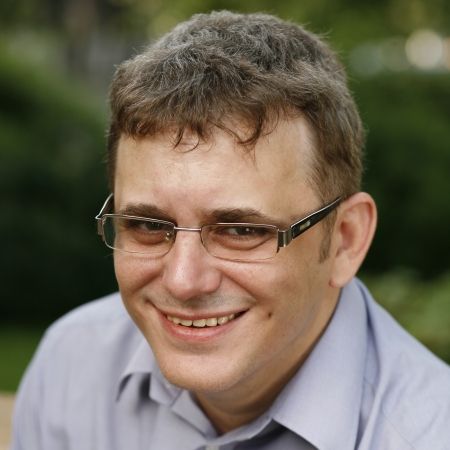 IULIAN COMANESCU: Politică virtuală