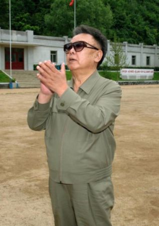 Kim Jong-il lasă „împărăţia” la degetul mic al fiului cel mic