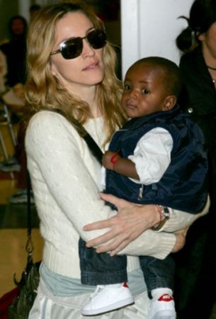 Madonna a câştigat dreptul de adopţie