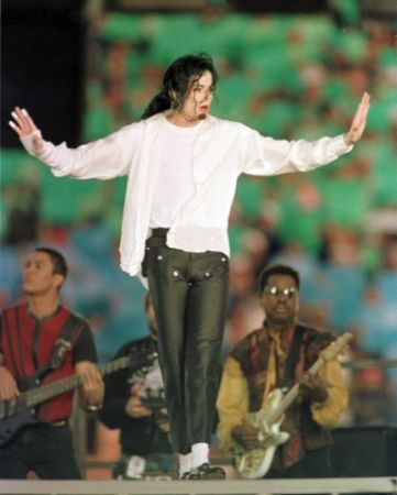 Michael Jackson, ”canonizat” lângă fostul stadion „Naţional”