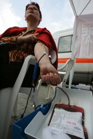 Pierdem donatori de sânge