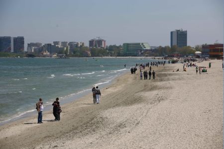 Plajele din Mamaia, motiv de discordie între Udrea şi Mazăre
