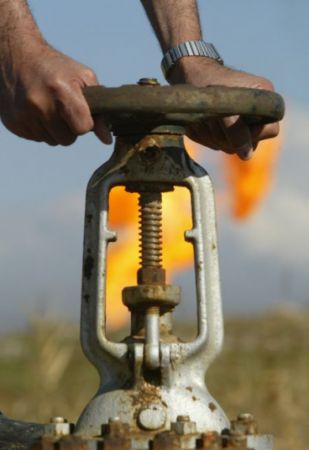 Privatizarea câmpurilor petroliere irakiene, sub semnul întrebării