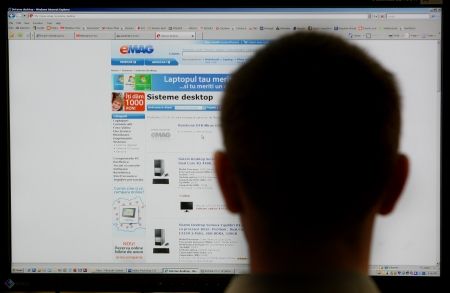 PROTECŢIA CONSUMATORULUI: Stă cu memoriile computerului în service de şase luni