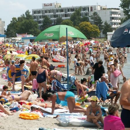 Avertisment pentru turişti: NU vă apropiaţi de toalete!