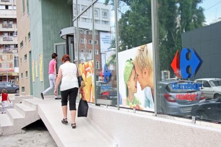 Carrefour Craiova „funcţionează în ilegalitate”