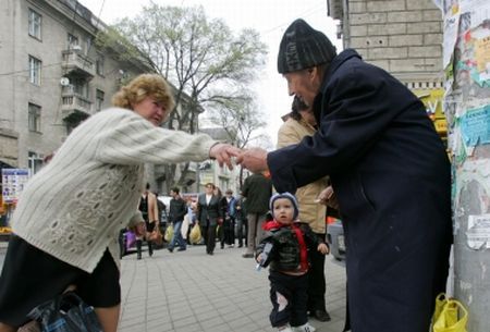 Cine trăieşte mai bine- românul sau moldoveanul?