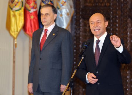 Geoană îl vede pe Băsescu în cădere liberă