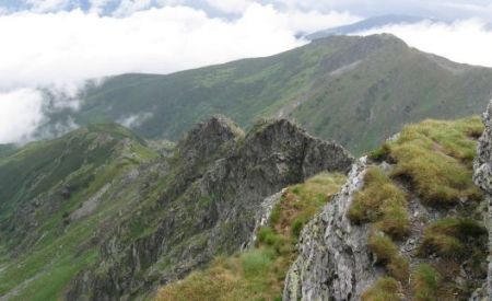 În Rodnei, cu stâncile la picioare şi capul în nori