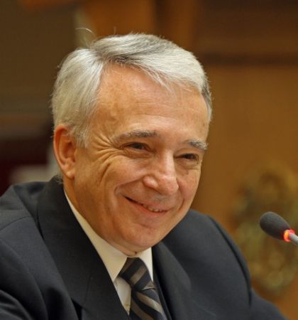 Isărescu: credite relaxate, după concediile din vară