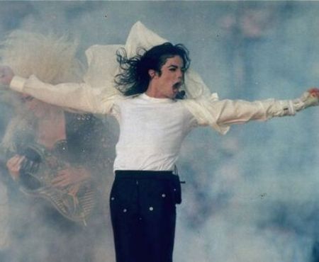 Michael Jackson revine