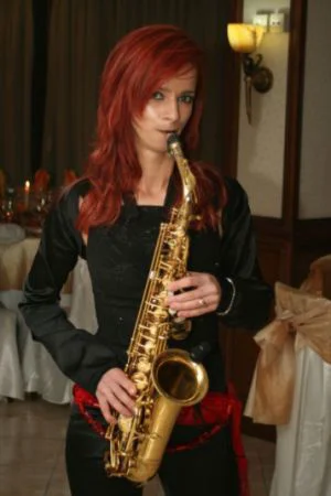 Mirabela, femeia care le-a suflat saxofonul bărbaţilor
