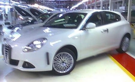 Modelul Alfa Romeo Milano, surprins necamuflat