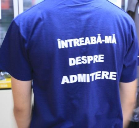 Opriţi tricourile „Întreabă-mă despre admitere”!