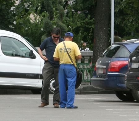 Parcările Dalli aduc profit şi în ilegalitate