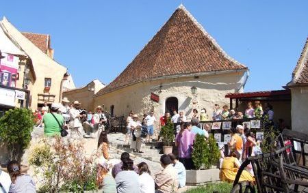 Zece motive pentru a vizita Cetatea Râşnov